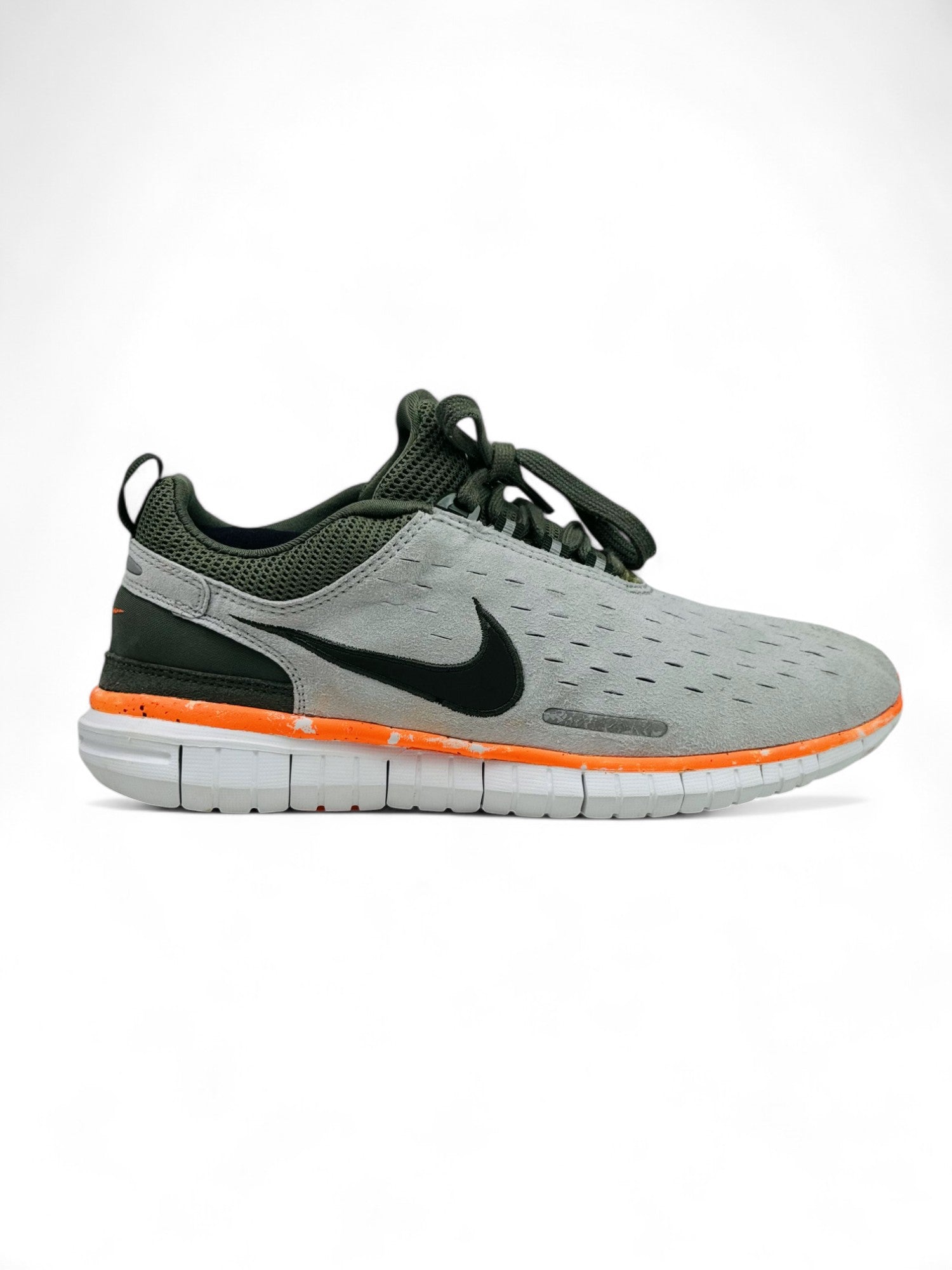 Nike ( EOR 43 UK 8.5 )