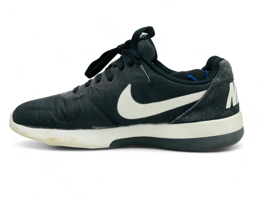 Nike MD Runner 2 LW (UK 7 EUR 41)